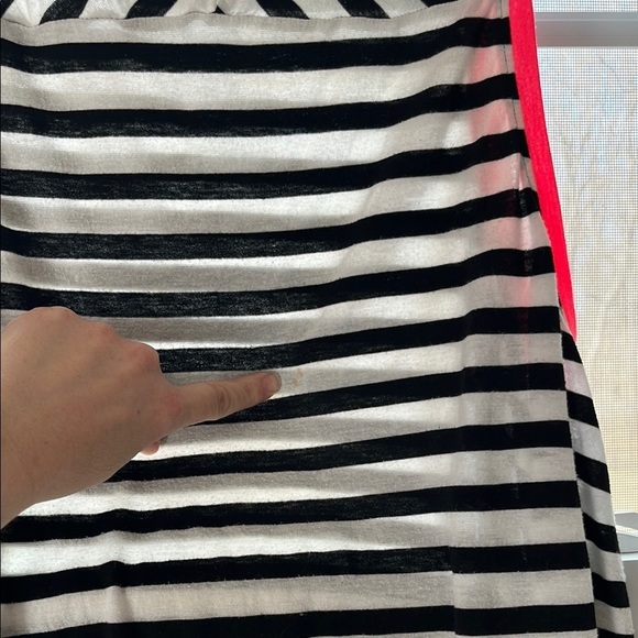 American Eagle Outfitters Asymmetrical Black and White Sleeveless Tank - Picture 6 of 7